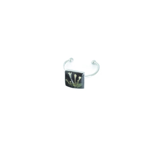 Anillo con flores silvestres