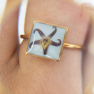 Anillo con flor silvestre