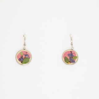Aretes con pétalo de rosa. Verónica y hierba silvestre