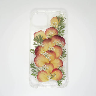 Funda con pétalos de rosa y encaje