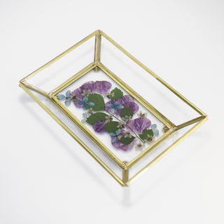 Charola con hortensias, clavel y flor de cera