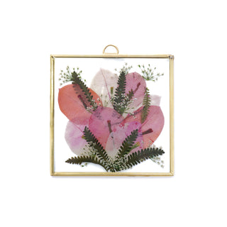 Cuadro con bugambilias, encaje y hojas de jacaranda