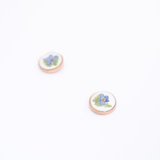 Aretes de botón con no me olvides
