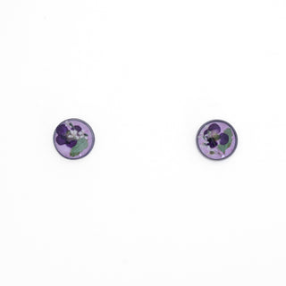 Aretes de botón con panalillo y encaje