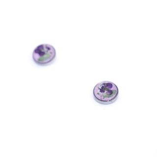 Aretes de botón con panalillo y encaje