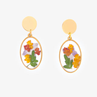 Aretes con hortensias, ruda y flores silvestres