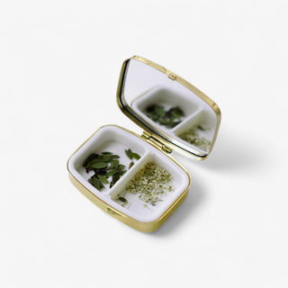 Pastillero con ojo de canario, trueno
de venus, helecho