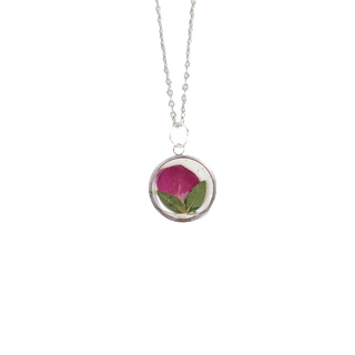 Dije con pétalo de rosa fucsia y parvifolia
