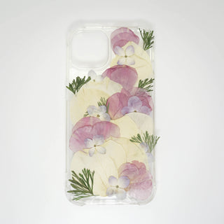 Funda con pétalos de rosa, hortensias y hoja de amapola
