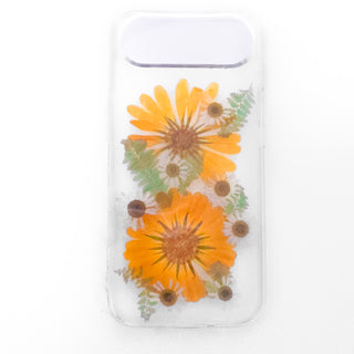Funda con calendula, santamarías y helechos
