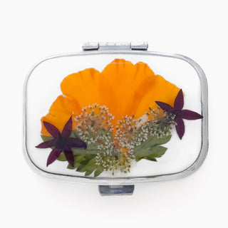 Pastillero con cempasúchil, flor egipcia y encaje