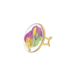 Anillo con flores de nabo y petalos de rosa
