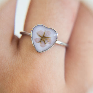 Anillo con flor silvestre