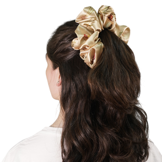 Scrunchie de flores silvestres ocre