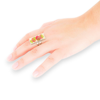 Anillo con pétalos de euforbia y musgo