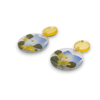 Earrings made with roses