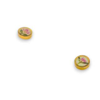 Earrings made with roses