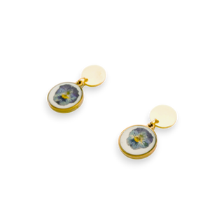 Earrings made with roses