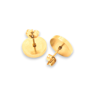 Button earrings with lace 