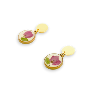 Earrings made with roses