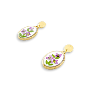 Earrings with a metal shutter 