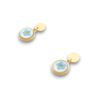 Earrings with a metal shutter 