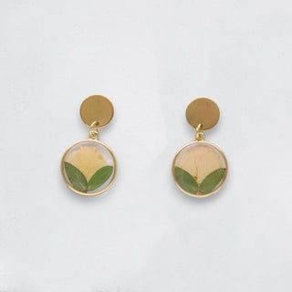 Aretes con pétalo de rosa amarilla y parvifolia