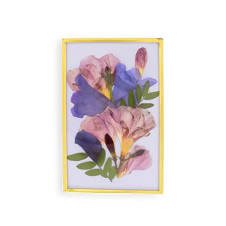 Cuadro con fresias y jacarandas