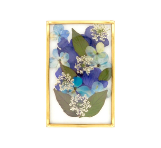 Cuadro con hortensias, jacarandas y encajes