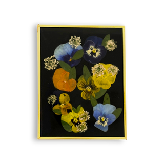 Cuadro con encaje, pensamientos y parvifolia