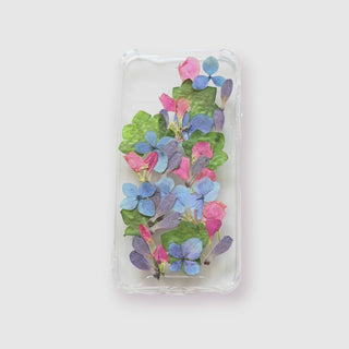 Funda con matiola, hortensia, hiedra y jacaranda.