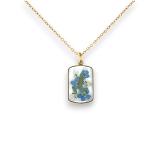 Dije con nomeolvides, ruda y encaje