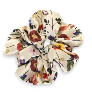 Scrunchie de flores prensadas